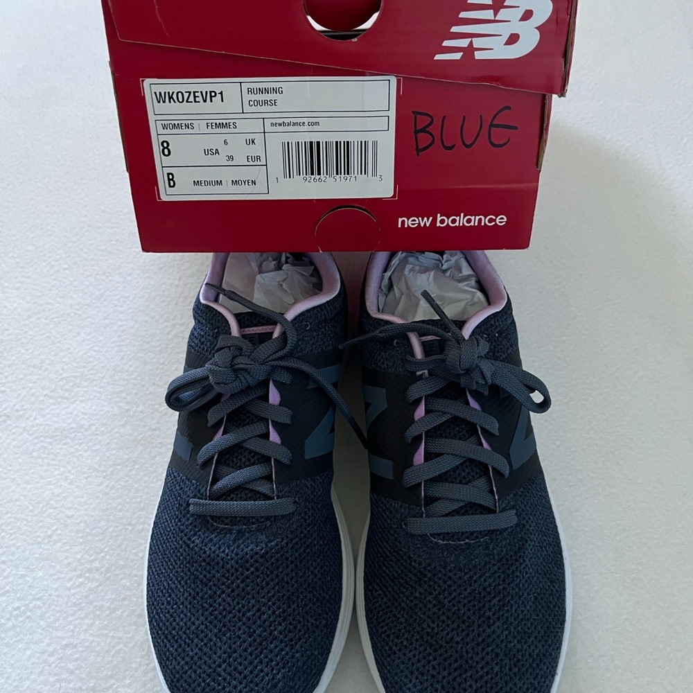 Like New / New Balance “Comfort Insert”
Dark Blue Size 8 Women’s - Worn 2x - Picture 2 of 4